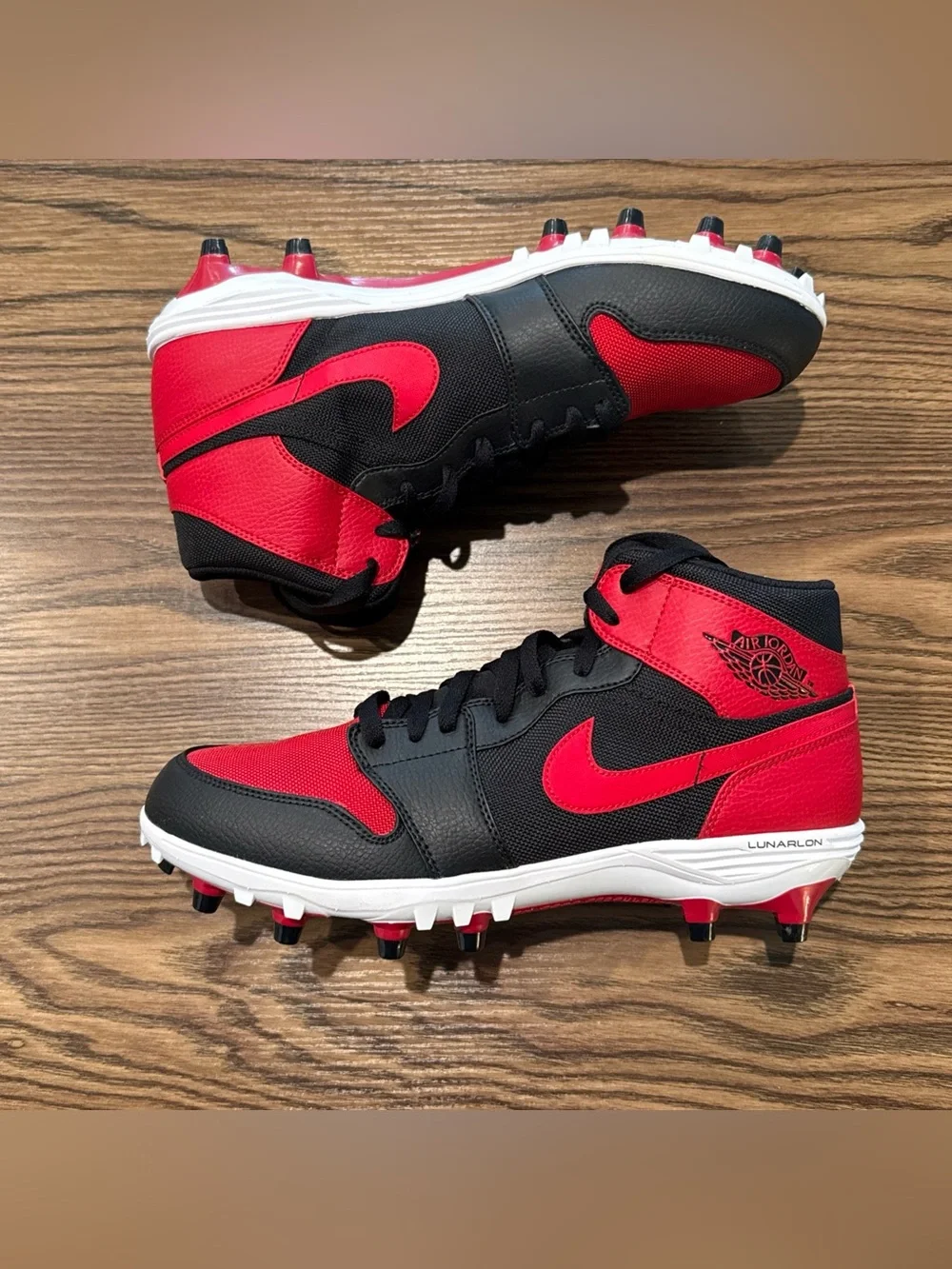 Size 10.5 Nike Jordan 1 Mid TD Bred Football Cleats Red Black AR5604-061